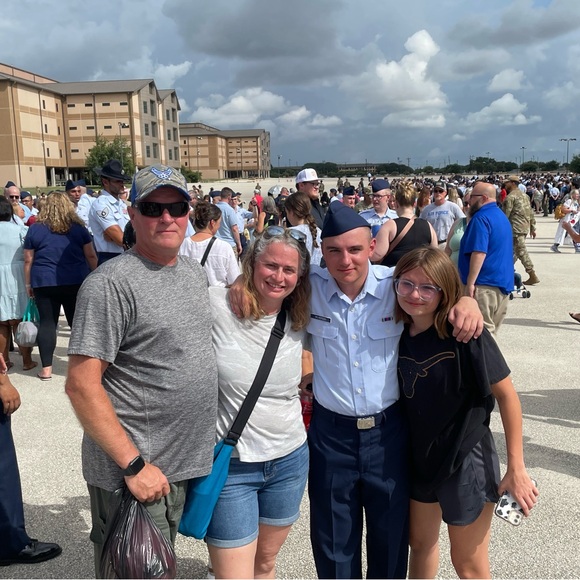 Meet your Posher, Heather - Picture 3 of 8